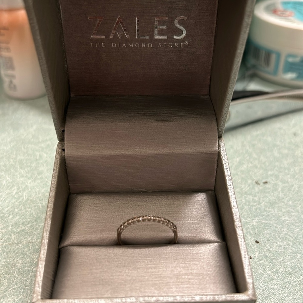 Zales 1/4cttw Diamond 💍 ring . Sterling silver